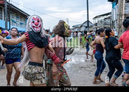 Der Karneval in Belen ist als Omagua bekannt und beinhaltet das Tanzen um einen heiligen Baum (Umisha-Tanz) Stockfoto