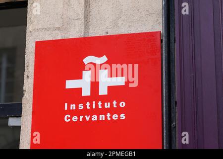 Bordeaux , Aquitaine France - 04 10 2023 : Instituto Cervantes Logo Marke und Textzeichen Institut für gemeinnützige Organisationen, die Spanisch unterrichten Stockfoto