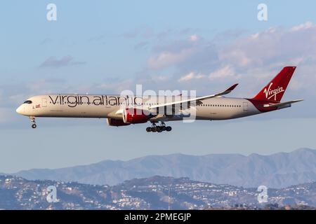 Los Angeles, USA – 2. November 2022: Virgin Atlantic Airbus A350-1000 Flugzeug am Flughafen Los Angeles (LAX) in den USA. Stockfoto