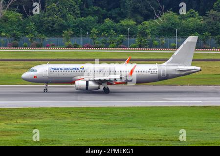 Changi, Singapur - 3. Februar 2023: Pacific Airlines Airbus A320 Flugzeug am Changi Airport (SIN) in Singapur. Stockfoto