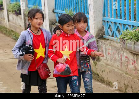 Vietnamesische Schulkinder wurden in Sa Pa, Nordwest-Vietnam fotografiert Stockfoto