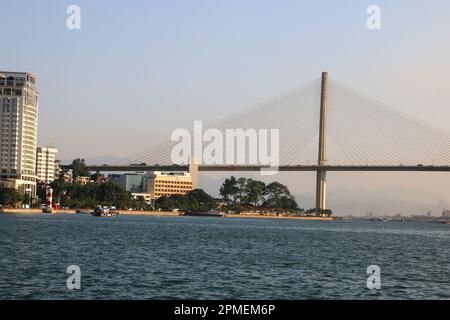 Hängebrücke, Halong Stadt, Halong Bucht, Vietnam Stockfoto