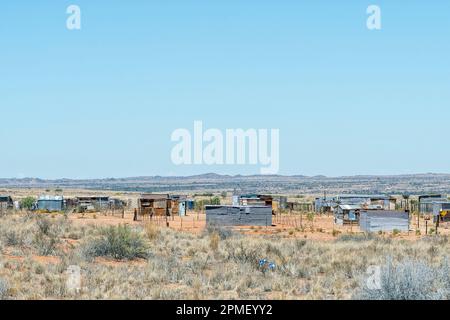 Kenhardt, Südafrika - Februar 28 2023: Township Houses and Shacks in Kenhardt in der Provinz Nordkap Stockfoto