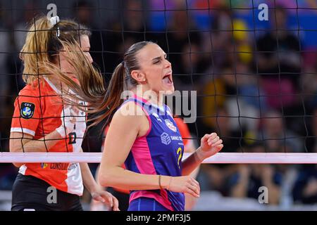 PalaWanny, Florenz, Italien, 12. April 2023, Sara Alberti (Savino Del Bene Scandicci) feiert beim Finale Savino Del Bene Scandicci gegen CS Volei Stockfoto