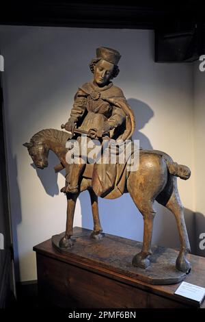 Frankreich, Bas Rhin, Straßburg, Altstadt, UNESCO-Weltkulturerbe, Place du Chateau, Museum der Werke von Notre Dame, Statue Saint Martin aus dem 15. Jahrhundert Stockfoto