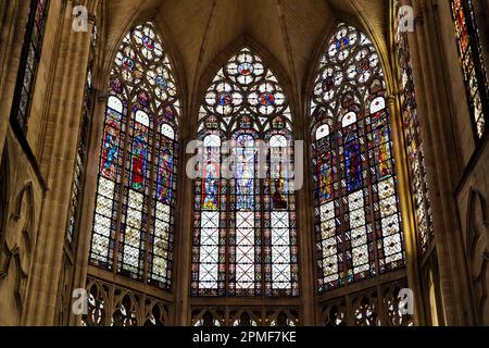 Frankreich, Aube, Troyes, Place Vernier, Basilika Saint-Urbain, Gotische Einrichtung, Buntglasfenster Stockfoto