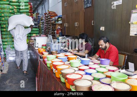 Indien, Kerala, Kozhikode oder Calicut, der Big Bazar, Reisladen Stockfoto