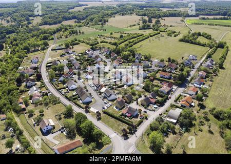 Frankreich, Meurthe et Moselle, Gerbéviller, Blick auf das Dorf Gerbévillier, Wohnsitz auf dem Land (Luftaufnahme) Stockfoto