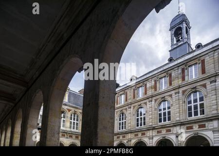 Frankreich, seine-Maritime, Elbeuf-sur-seine, als französische Städte und Länder der Kunst und Geschichte bezeichnet, Elbeuf Rathaus, erbaut 1870 vom Architekten Emile Zorn, Innenhof und Arkaden Stockfoto