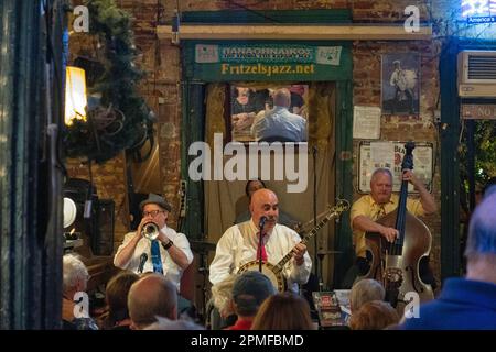 Musik im Fritzels Jazz Club in der Bourbon Street, New Orleans Stockfoto