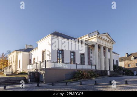 Frankreich, Ille-et-Vilaine, Montfort-sur-Meu, die Medienbibliothek Lagirafe im alten Gerichtsgebäude Stockfoto