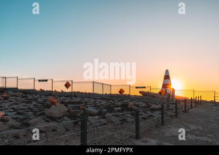 Spektakulärer Blick auf den berühmten Obelisken Robe bei Sonnenuntergang mit Blick auf das Meer, Südaustralien Stockfoto