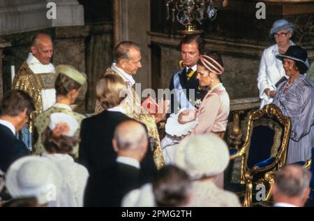 DIE TAUFE VON PRINZ CARL PHILIP in der Palastkirche im Stockholmer Palast. Die Zeremonie wurde von Erzbischof Olov Sundby durchgeführt Stockfoto