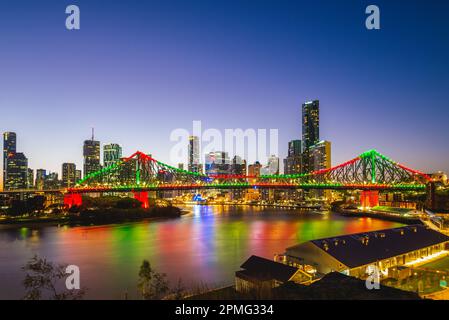 brisbane mit Story Bridge in queensland, australien bei Nacht Stockfoto