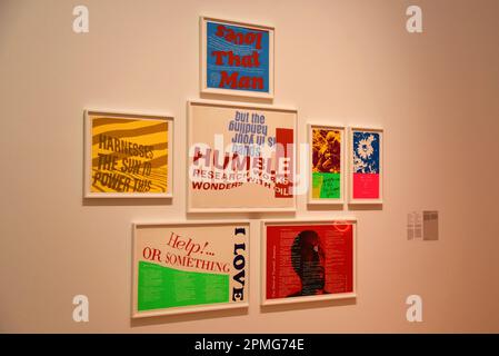 Amsterdam, Niederlande. Februar 2023. Verschiedene abstrakte Objekte im Stedelijk Museum, Amsterdam. Hochwertiges Foto Stockfoto