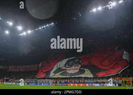 Mailand, Italien. 12. April 2023. Die Choreografie der AC Mailand-Fans während der UEFA Champions League-Viertelfinals 2022/23 – Fußballspiel der ersten Etappe zwischen AC Mailand und SSC Napoli im San Siro Stadium in Mailand. (Foto: Fabrizio Carabelli/SOPA Images/Sipa USA) Guthaben: SIPA USA/Alamy Live News Stockfoto