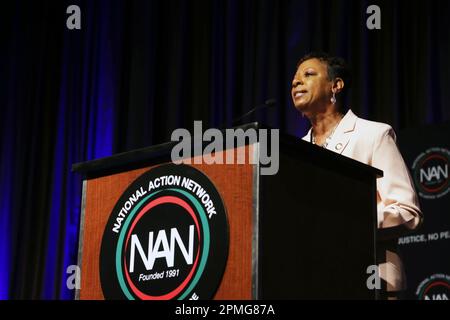 NEW YORK, NY - 12. April: New York City Council Speaker Adrienne Adams spricht auf dem 2023 National Action Network Convention Day 1, der am 12. April 2023 im Sheraton Times Square Hotel im Times Square-Bereich von New York City stattfindet. Chris Moore/MediaPunch Stockfoto