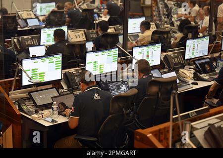 Cayenne, Frankreich. 13. April 2023. Abbildung zeigt einen königlichen Besuch beim Start der ESA-Mission „Juice“ „Jupiter Icy Moons Explorer“ vom Guayana Space Centre in Kourou, Französisch-Guayana, Frankreich, am Donnerstag, den 13. April 2023. BELGA FOTO ERIC LALMAND Kredit: Belga News Agency/Alamy Live News Stockfoto