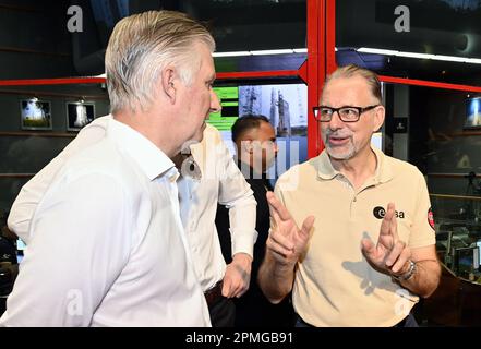 Cayenne, Frankreich. 13. April 2023. König Philippe - Filip von Belgien und ESA-Generaldirektor Josef Aschbacher, abgebildet bei einem königlichen Besuch zum Start der ESA-Forschungsmission „Juice“ von Jupiter Icy Moons aus dem Guayana Space Centre in Kourou, Französisch-Guayana, Frankreich, am Donnerstag, den 13. April 2023. BELGA FOTO ERIC LALMAND Kredit: Belga News Agency/Alamy Live News Stockfoto