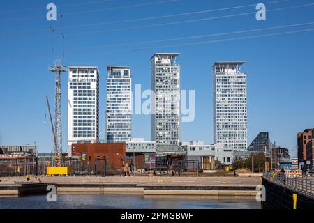 Kalasatama Hochhäuser vor klarem blauen Himmel in Helsinki, Finnland Stockfoto