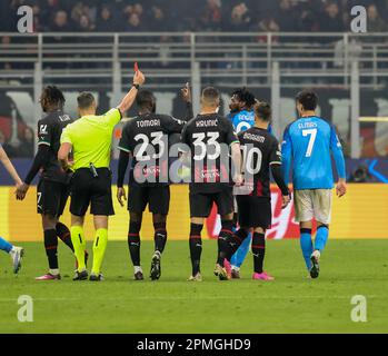 Mailand, Italien. 12. April 2023. Mailand April 12 G. Meazza Stadium UEFA Champions League 2022/23 AC Mailand - SSC Napoli auf dem Foto : Anguissa napoli rote Karte Guthaben: Kines Milano/Alamy Live News Stockfoto