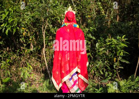 Dhaka, Dhaka, Bangladesch. 13. April 2023. Hindu-Anhänger mit Körpermalerei im Rahmen des jährlichen Chaitra Sankranti Folk Festivals Charak Puja in Sreemangal, Bangladesch. (Kreditbild: © Abu Sufian Jewel/ZUMA Press Wire) NUR REDAKTIONELLE VERWENDUNG! Nicht für den kommerziellen GEBRAUCH! Stockfoto