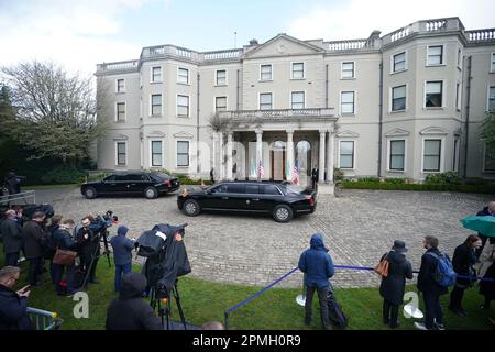 DIE Autokolonne DES US-Präsidenten Joe Biden vor dem Farmleigh House in Dublin, während Herr Biden am dritten Tag seines Besuchs auf der Insel Irland mit dem irischen Premierminister Leo Varadkar zusammentrifft. Foto: Donnerstag, 13. April 2023. Stockfoto