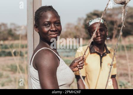 Ouagadougou, Burkina Faso, Afrika. Szenen des Arbeitslebens in den Vororten der Hauptstadt, wo die Wirtschaft im Wesentlichen auf der Landwirtschaft basiert Stockfoto