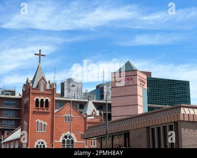 29. März 2023 - Columbia, South Carolina, USA: Stadtbild, einschließlich Prisma Health Baptist Hospital und Bethel African Methodist Episcopal Church. Stockfoto