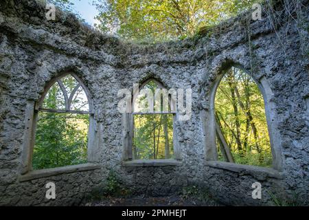 Ein kreisförmiges Gebäude mit dem Namen Fisher's Hall in Hackfall Wood am 17. Oktober 2022 in Grewelthorpe, North Yorkshire, England. Kredit: SMP News Stockfoto