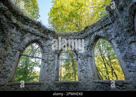 Ein kreisförmiges Gebäude mit dem Namen Fisher's Hall in Hackfall Wood am 17. Oktober 2022 in Grewelthorpe, North Yorkshire, England. Kredit: SMP News Stockfoto