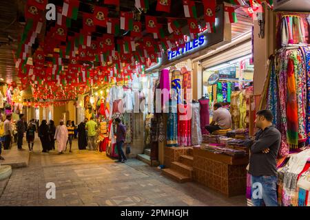 Geschäfte auf dem Mutrah Souk Markt, Muscat, Oman, Naher Osten Stockfoto