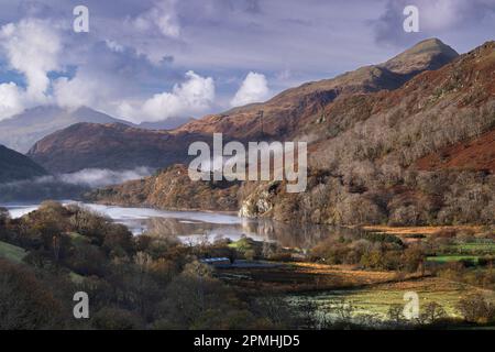 Llyn Gwynant und das Nant Gwynant Valley, Nant Gwynant, Eryri, Snowdonia National Park, Nordwales, Großbritannien, Europa Stockfoto