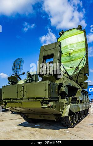 Radarstation 9S19M2 Ginger aus der Zusammensetzung des S-300V-Luftabwehrsystems der russischen Armee auf der Ausstellung in Zhukowsky Stockfoto