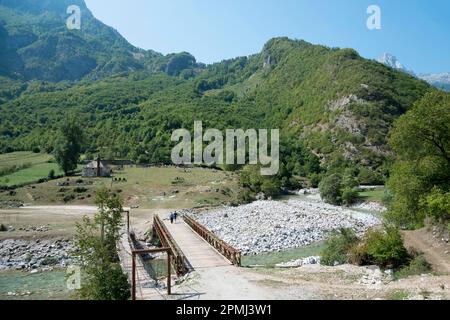 Brücken über den Fluss Valbona in der Nähe von Margej, albanische Alpen, Albanien Stockfoto