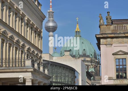 Palais am Festungsgraben, Fernsehturm, Deutsches Historisches Museum, Berliner Dom, Mitte, Berlin, Deutschland Stockfoto