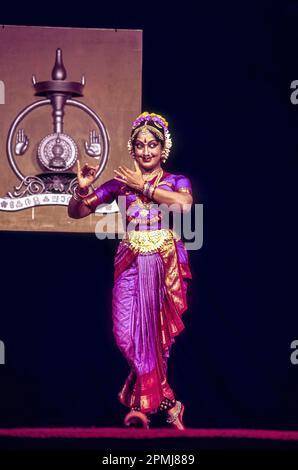 Padma Subrahmanyam ist eine klassische indische Bharata Natyam Tänzerin, die Bharatnatyam in Kerala Kalamandalam feiert Stockfoto