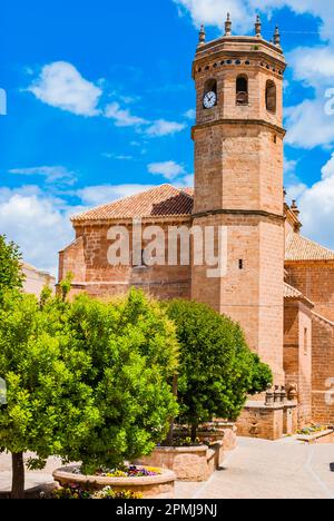 Die Pfarrkirche San Mateo wurde im letzten Drittel des 15. Jahrhunderts errichtet. Baños de la Encina, Jaén, Andalucía, Spanien, Europa Stockfoto