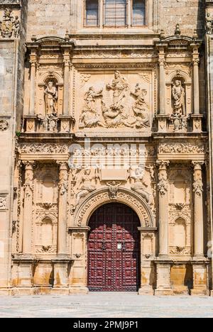 Detailfassade. Heilige Kapelle des Erlösers - Sacra Capilla del Salvador. Francisco de los Cobos, der Sekretär von Charles V, ließ diese Kapelle als seine eigene errichten Stockfoto