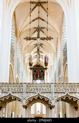 Rood-Bildschirm. Die Peterskirche ist eine römisch-katholische Kirche, die im 15. Jahrhundert im brabantinischen gotischen Stil erbaut wurde. Leuven, Flämische Gemeinde, Flem Stockfoto