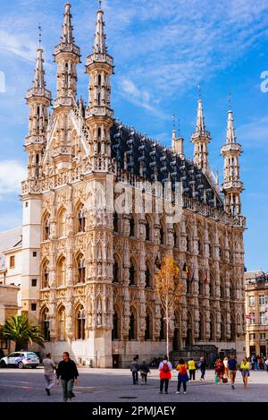 Das Rathaus von Leuven, das flämische Brabant, ist ein Wahrzeichen auf dem Grote Markt, dem Hauptplatz der Stadt. Gebaut im spätgotischen Stil Brabantins Stockfoto