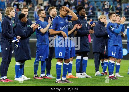 Gent, Belgien. 13. April 2023. Die Spieler von Gent wurden nach einem Fußballspiel zwischen dem belgischen KAA Gent und dem englischen West Ham United FC, einem Spiel der ersten Teilstrecke des Viertelfinals der UEFA Europa Conference League, am Donnerstag, den 13. April 2023 in Gent abgebildet. BELGA FOTO KURT DESPLENTER Kredit: Belga News Agency/Alamy Live News Stockfoto