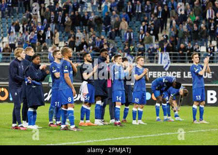 Gent, Belgien. 13. April 2023. Die Spieler von Gent wurden nach einem Fußballspiel zwischen dem belgischen KAA Gent und dem englischen West Ham United FC, einem Spiel der ersten Teilstrecke des Viertelfinals der UEFA Europa Conference League, am Donnerstag, den 13. April 2023 in Gent abgebildet. BELGA FOTO KURT DESPLENTER Kredit: Belga News Agency/Alamy Live News Stockfoto