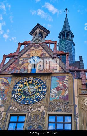 Ulm, Baden-Württemberg, Deutschland, Europa, astronomische Uhr am Ost-Giebel des Rathauses Ulm, ein Meisterwerk des 16. Jahrhunderts. Stockfoto