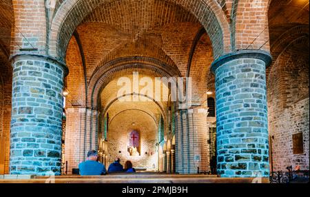 Basilius-Kapelle. Die am besten erhaltenen Kirchen im romanischen Stil von West Flander. Die Basilika des Heiligen Blutes ist eine römisch-katholische Basilika in Brügge Stockfoto