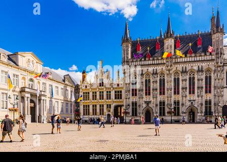 Burg-Platz. Brugse Vrije (L) und Brügge Rathaus (R). Brügge, Westflandern, Belgien, Europa Stockfoto