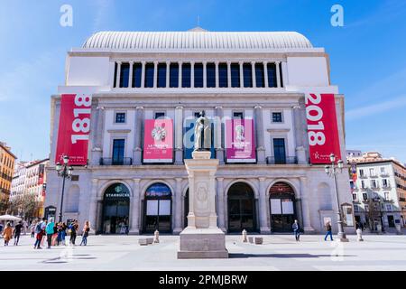 Fassade des Teatro Real, des Königlichen Theaters oder einfach des El Real. Ist ein großes Opernhaus in Madrid. Plaza de Isabel II, auch bekannt als Plaza de Ópera, i Stockfoto