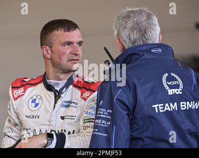 Brands Hatch Circuit, Longfield, Kent, Großbritannien, am 12. April 2023. Colin Turkington an der Koppel der Kwik Fit British Touring Car Championships (BTCC) Stockfoto