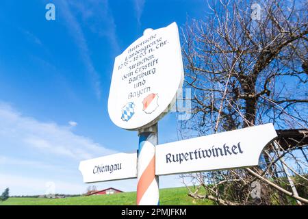 Traunstein: Historische Grenze zwischen dem Erzdiözese Salzburg und Bayern oder zwischen Chiemgau und Rupertiwinkel in Oberbayern, Chiemgau, Oberbayern, Bayern; Stockfoto