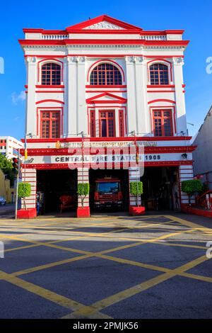 Georgetown, Penang, Malaysia - 15. Februar 2023: Außenansicht der zentralen Feuerwache oder der Beach Street Feuerwache in Georgetown, PE Stockfoto